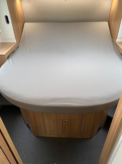 Sun Living S-Series S 75 SC HÖSTKLIPP! Queensbed/ 5 bälten/ Ugn/ Garage 13 of 28