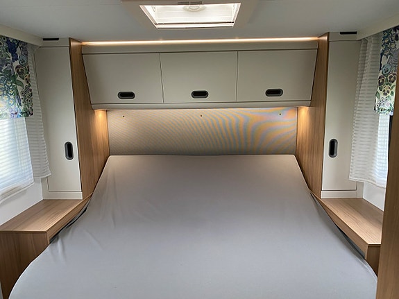 Sun Living S-Series S 75 SC HÖSTKLIPP! Queensbed/ 5 bälten/ Ugn/ Garage 8 of 28
