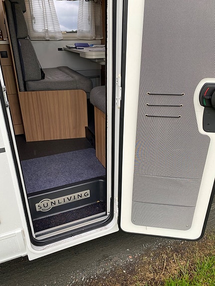 Sun Living S-Series S 75 SC HÖSTKLIPP! Queensbed/ 5 bälten/ Ugn/ Garage 24 of 28