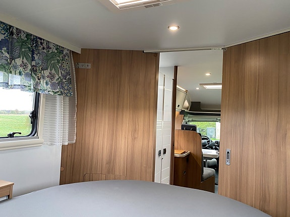 Sun Living S-Series S 75 SC HÖSTKLIPP! Queensbed/ 5 bälten/ Ugn/ Garage 11 of 28