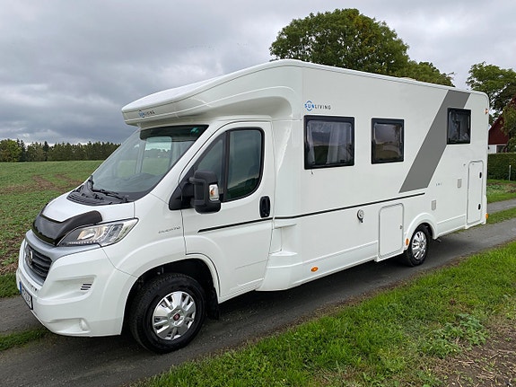 Sun Living S-Series S 75 SC HÖSTKLIPP! Queensbed/ 5 bälten/ Ugn/ Garage 2 of 28