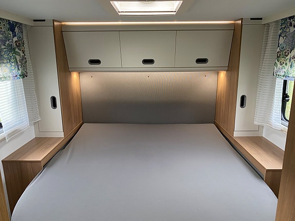 Sun Living S-Series S 75 SC HÖSTKLIPP! Queensbed/ 5 bälten/ Ugn/ Garage 12 of 28