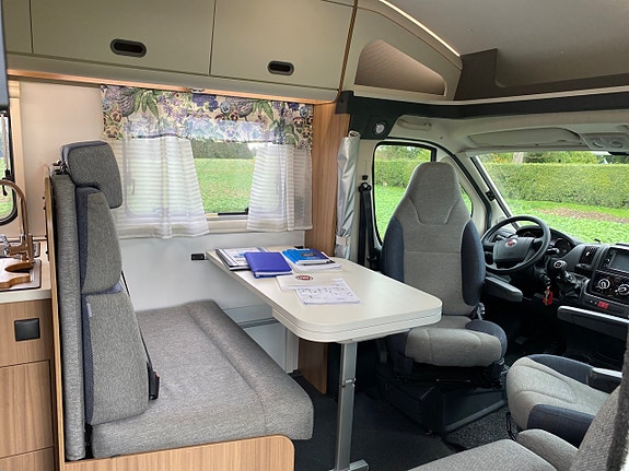 Sun Living S-Series S 75 SC HÖSTKLIPP! Queensbed/ 5 bälten/ Ugn/ Garage 4 of 28