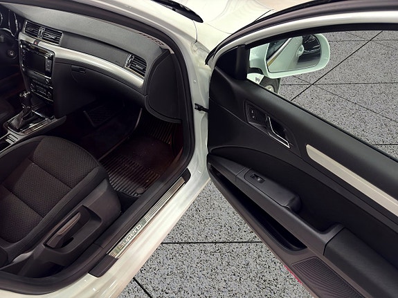 Skoda Superb 15 of 30
