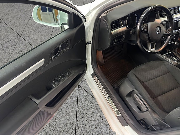 Skoda Superb 14 of 30