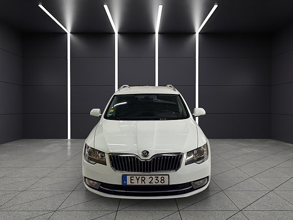 Skoda Superb 8 of 30