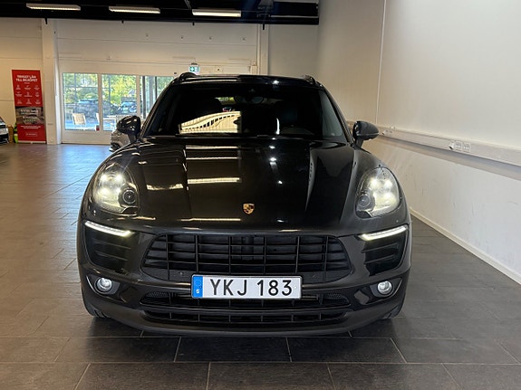 Porsche Macan S 3 of 10
