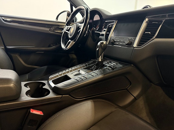 Porsche Macan S 6 of 10