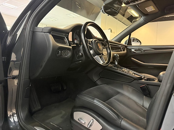 Porsche Macan S 7 of 10