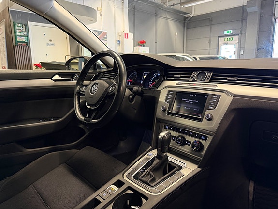 Volkswagen Passat 20 of 25