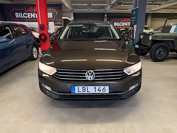 Volkswagen Passat 3 of 25
