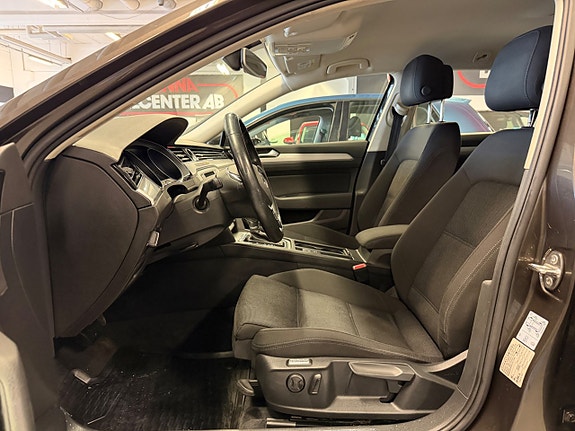 Volkswagen Passat 10 of 25