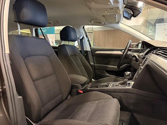 Volkswagen Passat 22 of 25