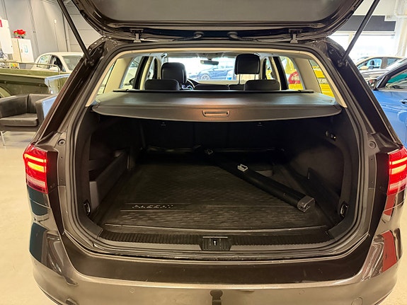 Volkswagen Passat 25 of 25
