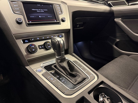 Volkswagen Passat 15 of 25