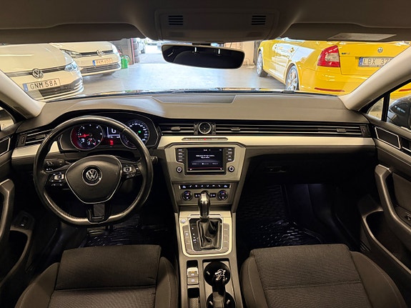 Volkswagen Passat 21 of 25