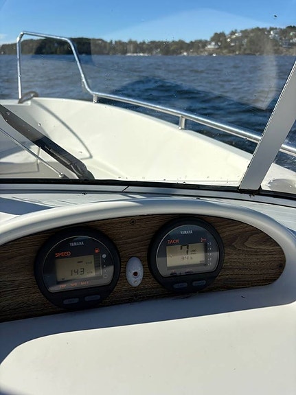 Crescent Dorado V23 Yamaha F115hk 4takt / Endast 35timmar 9 of 10