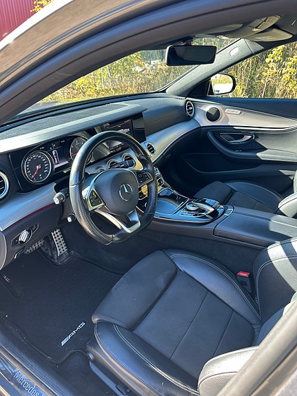 Mercedes-Benz E220 4 of 11