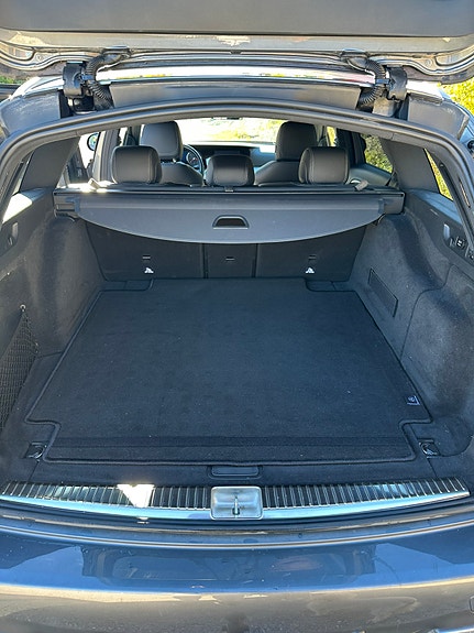 Mercedes-Benz E220 9 of 11