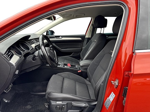 Volkswagen Passat Alltrack 11 of 13