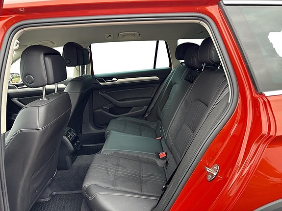 Volkswagen Passat Alltrack 12 of 13