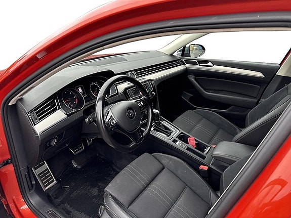 Volkswagen Passat Alltrack 10 of 13
