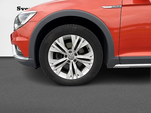 Volkswagen Passat Alltrack 9 of 13