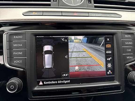 Volkswagen Passat Alltrack 13 of 13