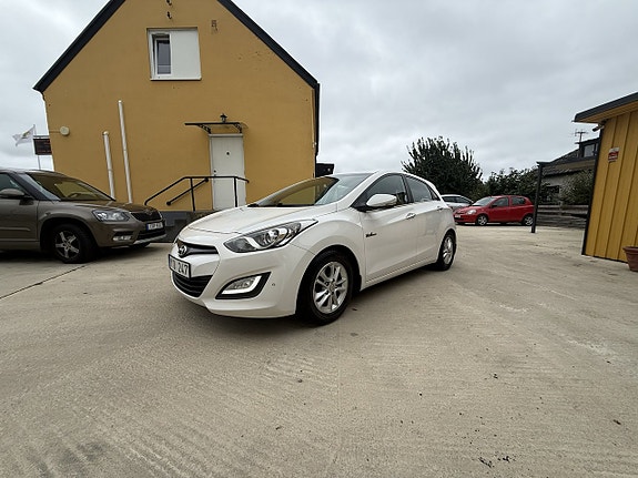 Hyundai i30 2 of 13