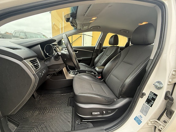 Hyundai i30 11 of 13