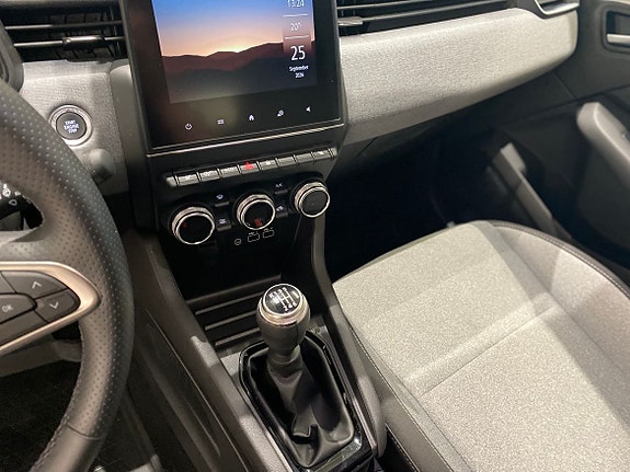 Renault Clio 17 of 18
