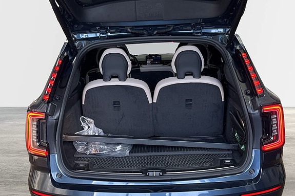 Volvo EX90 14 of 25