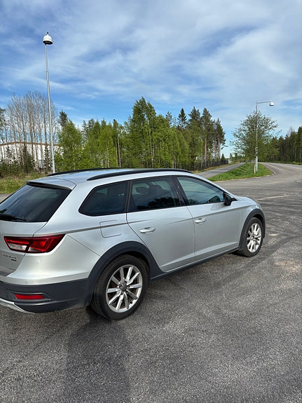 Seat Leon 2 of 6