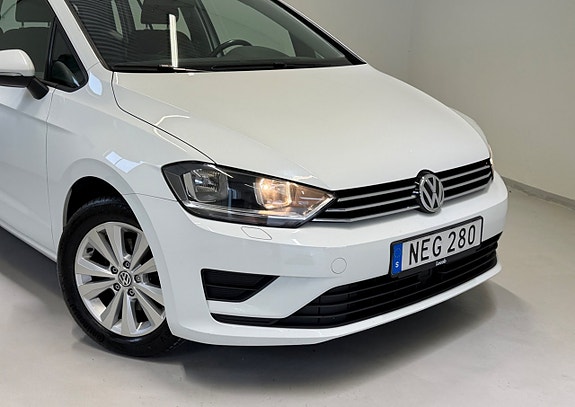 Volkswagen Golf Sportsvan 2 of 12