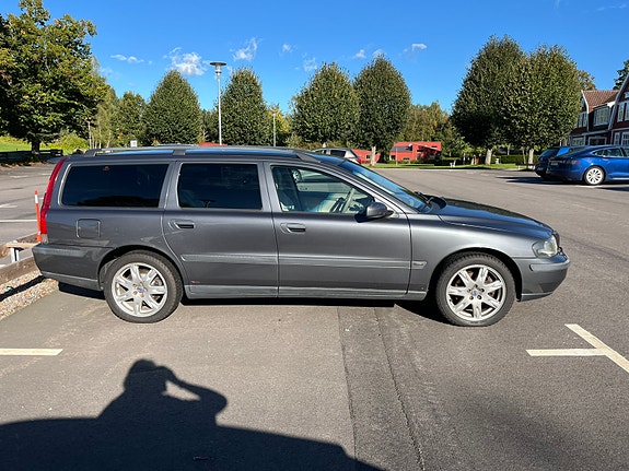 Volvo V70 2 of 6