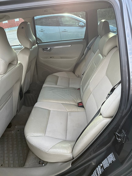 Volvo V70 5 of 6