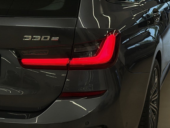 BMW 330e 15 of 30