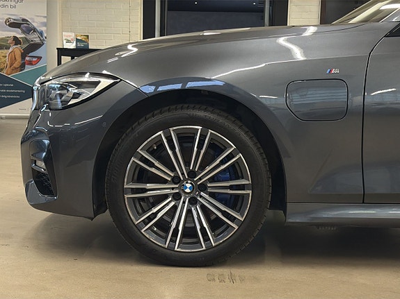 BMW 330e 13 of 30