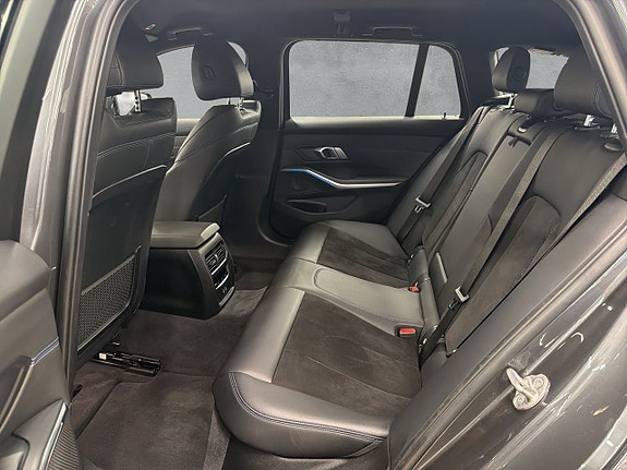 BMW 330e 11 of 30