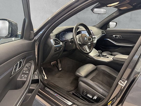 BMW 330e 10 of 30