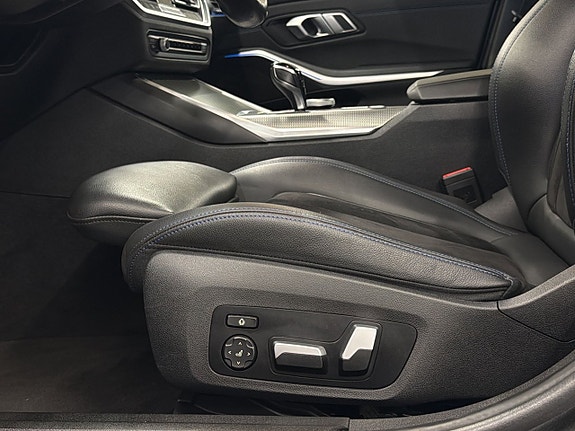 BMW 330e 19 of 30