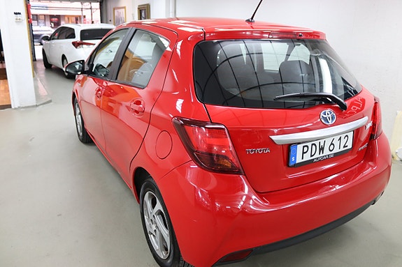 Toyota Yaris 8 of 19