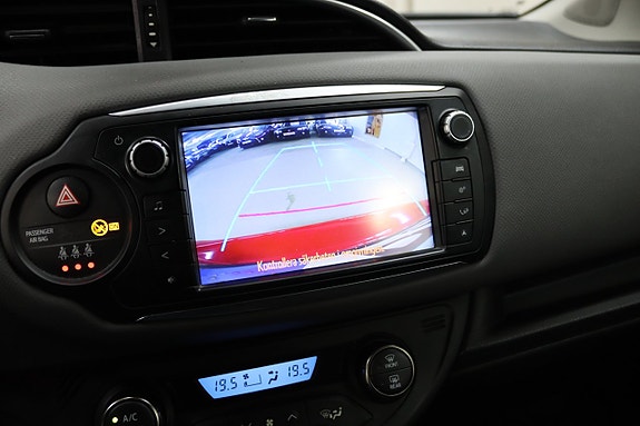 Toyota Yaris 17 of 19