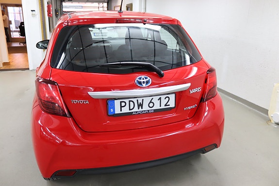 Toyota Yaris 7 of 19