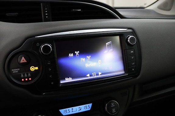 Toyota Yaris 16 of 19