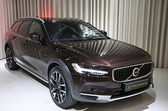 Volvo V90 Cross Country 2 of 30
