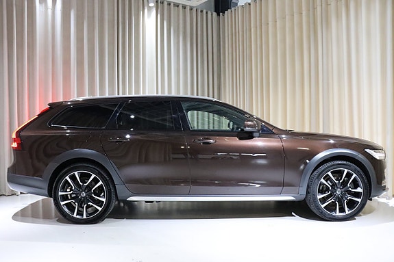 Volvo V90 Cross Country 3 of 30
