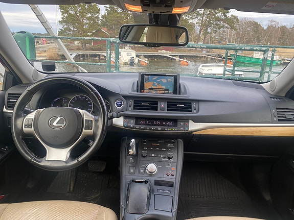 Lexus CT200h 6 of 17