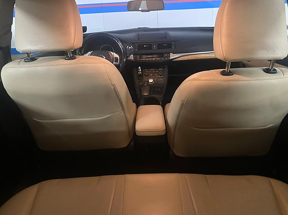 Lexus CT200h 9 of 17