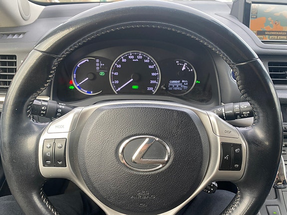 Lexus CT200h 7 of 17